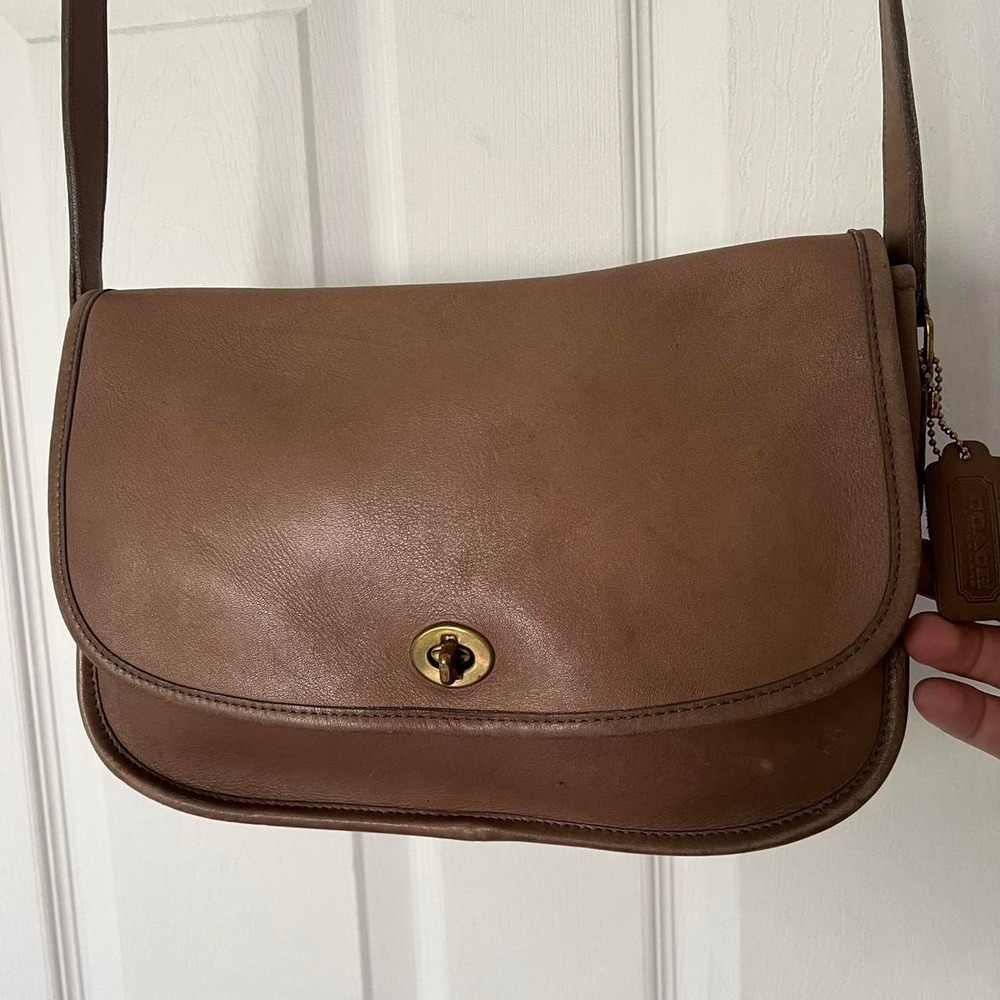1990s Coach City Bag Leather shoulder bag / crossbody purse